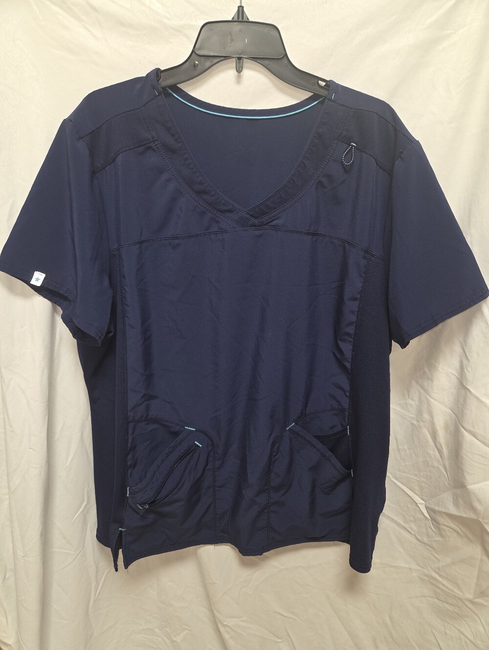 ScrubStar Eomen's Scrub Shirt Navy 2X V Neck Many Pockets Including 1 Zippered.